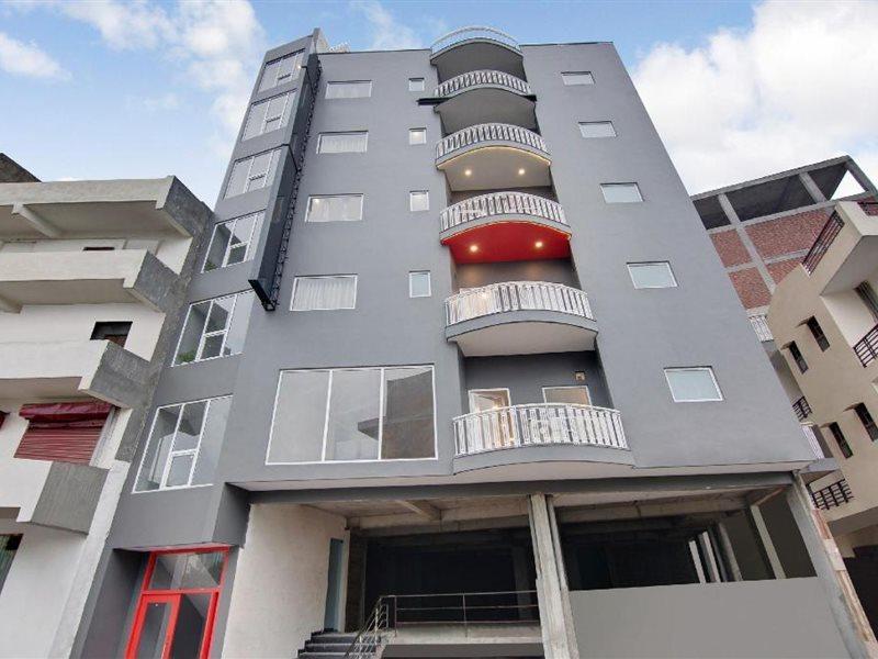 Townhouse Sector 49 Near Logix City Centre Noida Ngoại thất bức ảnh