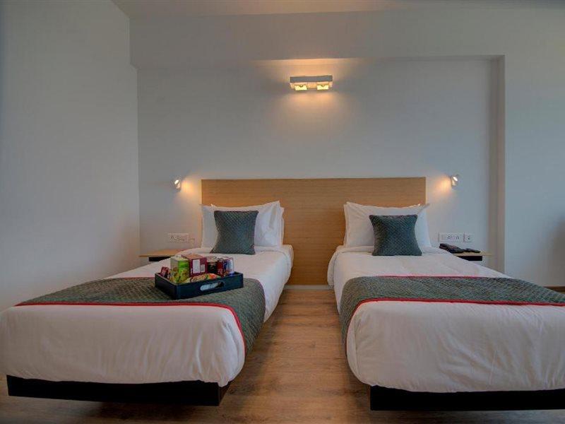 Townhouse Sector 49 Near Logix City Centre Noida Ngoại thất bức ảnh