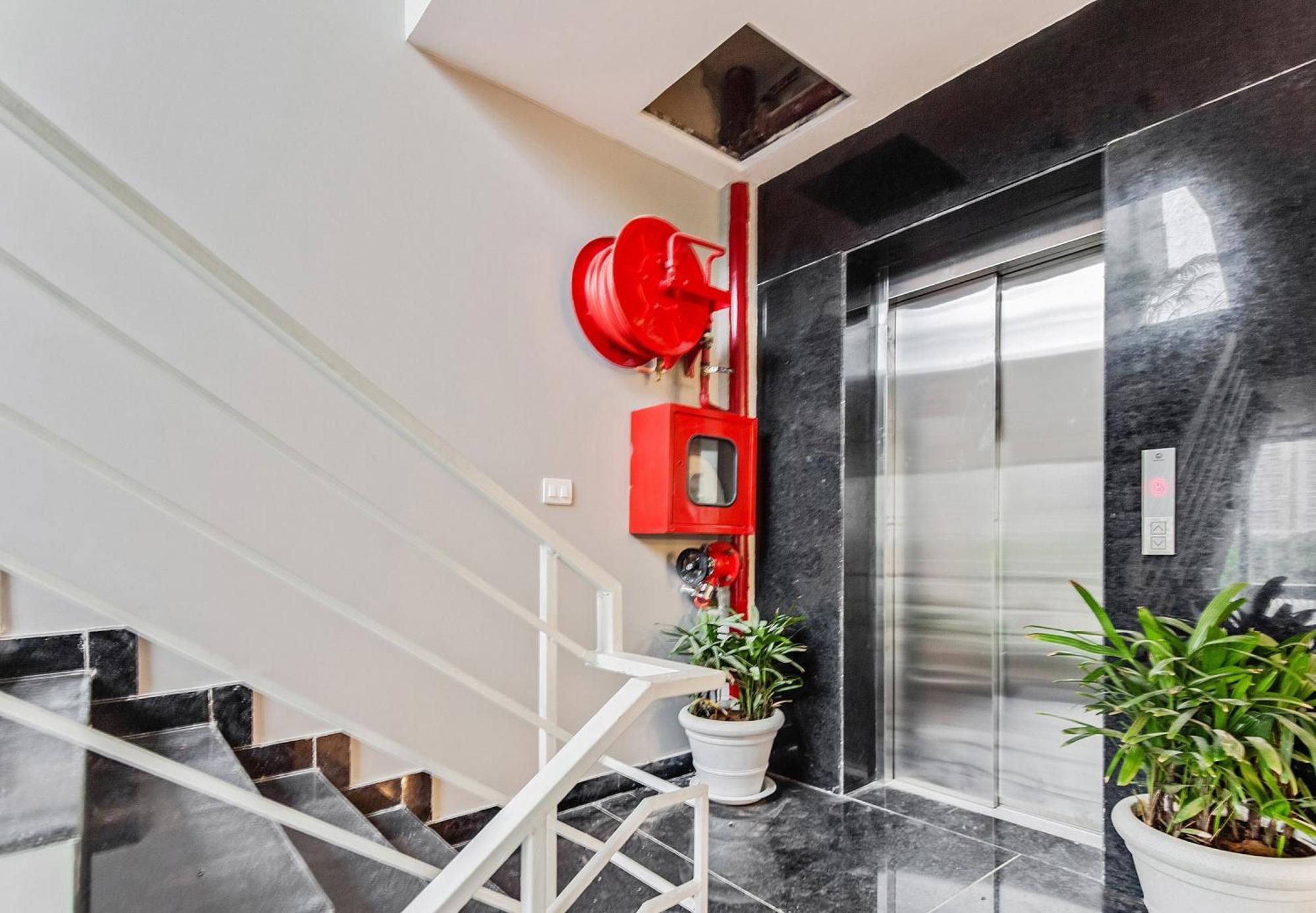 Townhouse Sector 49 Near Logix City Centre Noida Ngoại thất bức ảnh