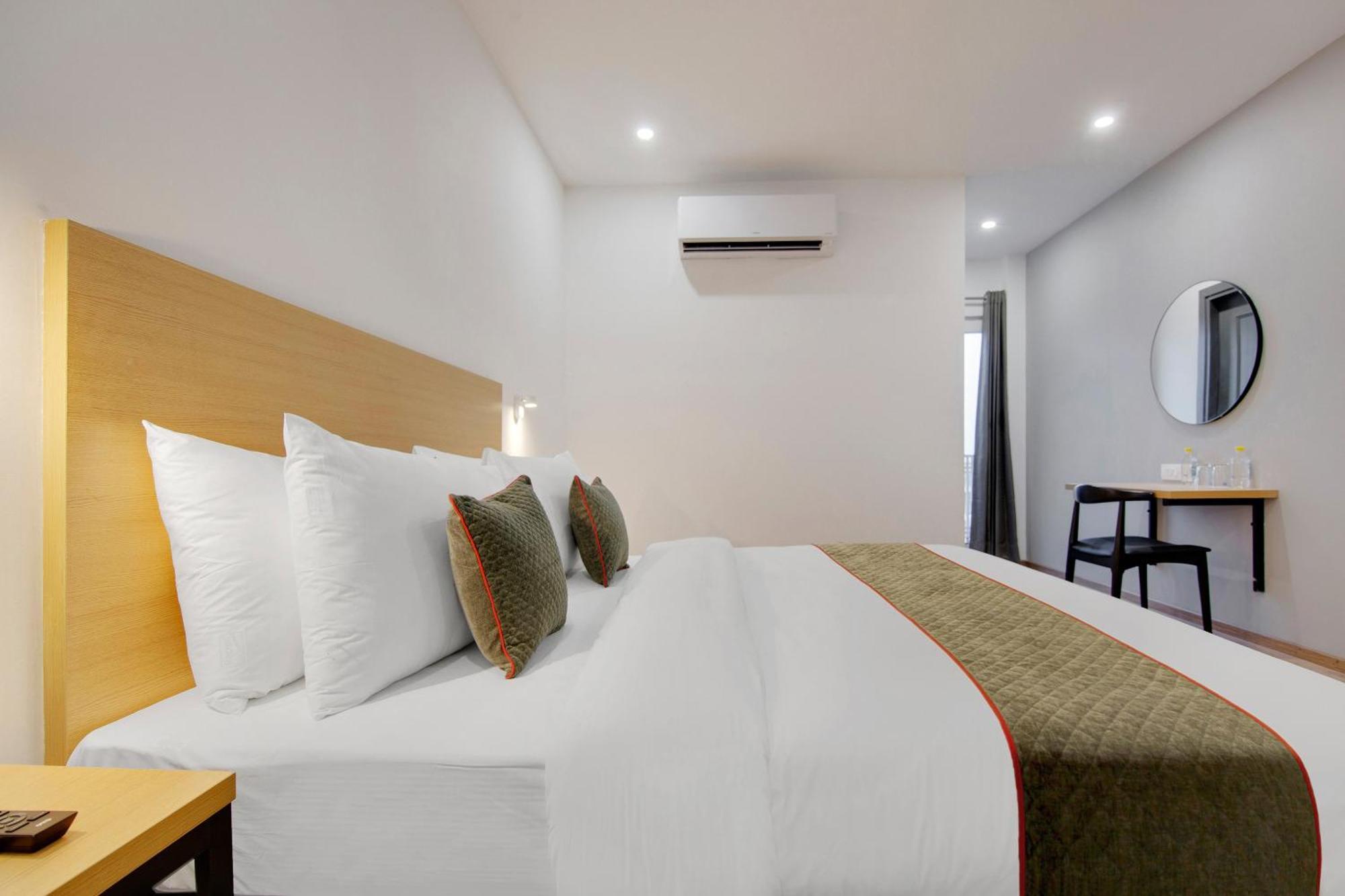Townhouse Sector 49 Near Logix City Centre Noida Ngoại thất bức ảnh