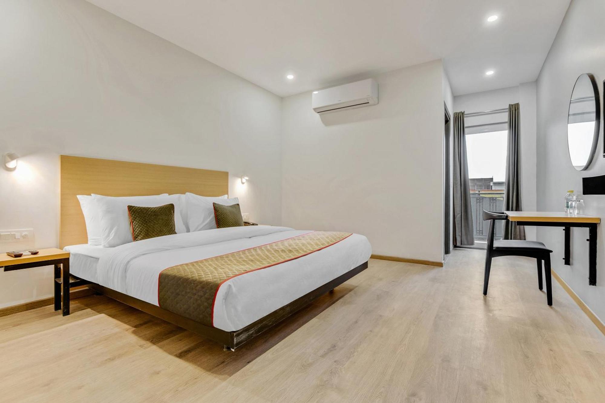 Townhouse Sector 49 Near Logix City Centre Noida Ngoại thất bức ảnh