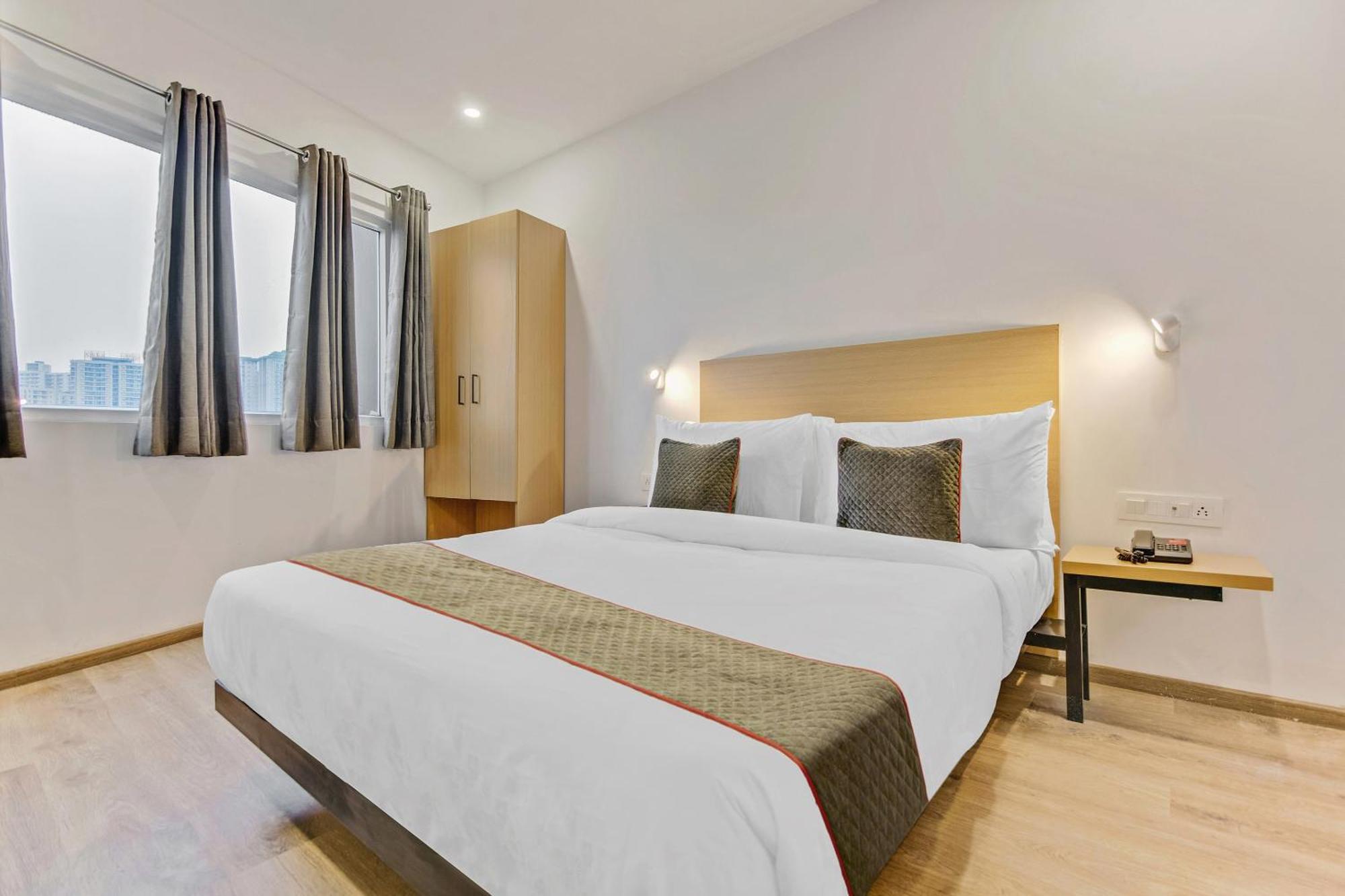 Townhouse Sector 49 Near Logix City Centre Noida Ngoại thất bức ảnh