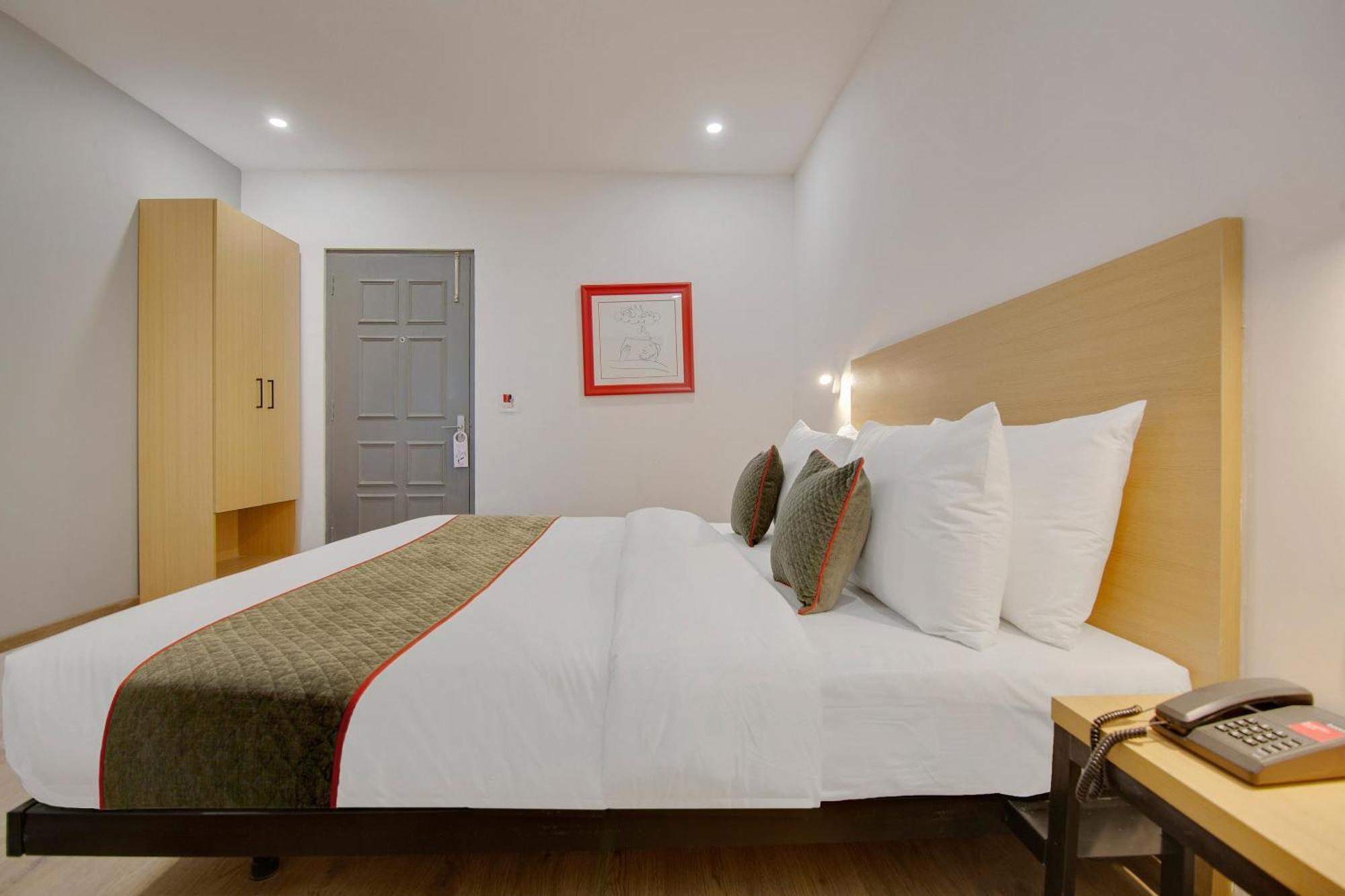 Townhouse Sector 49 Near Logix City Centre Noida Ngoại thất bức ảnh