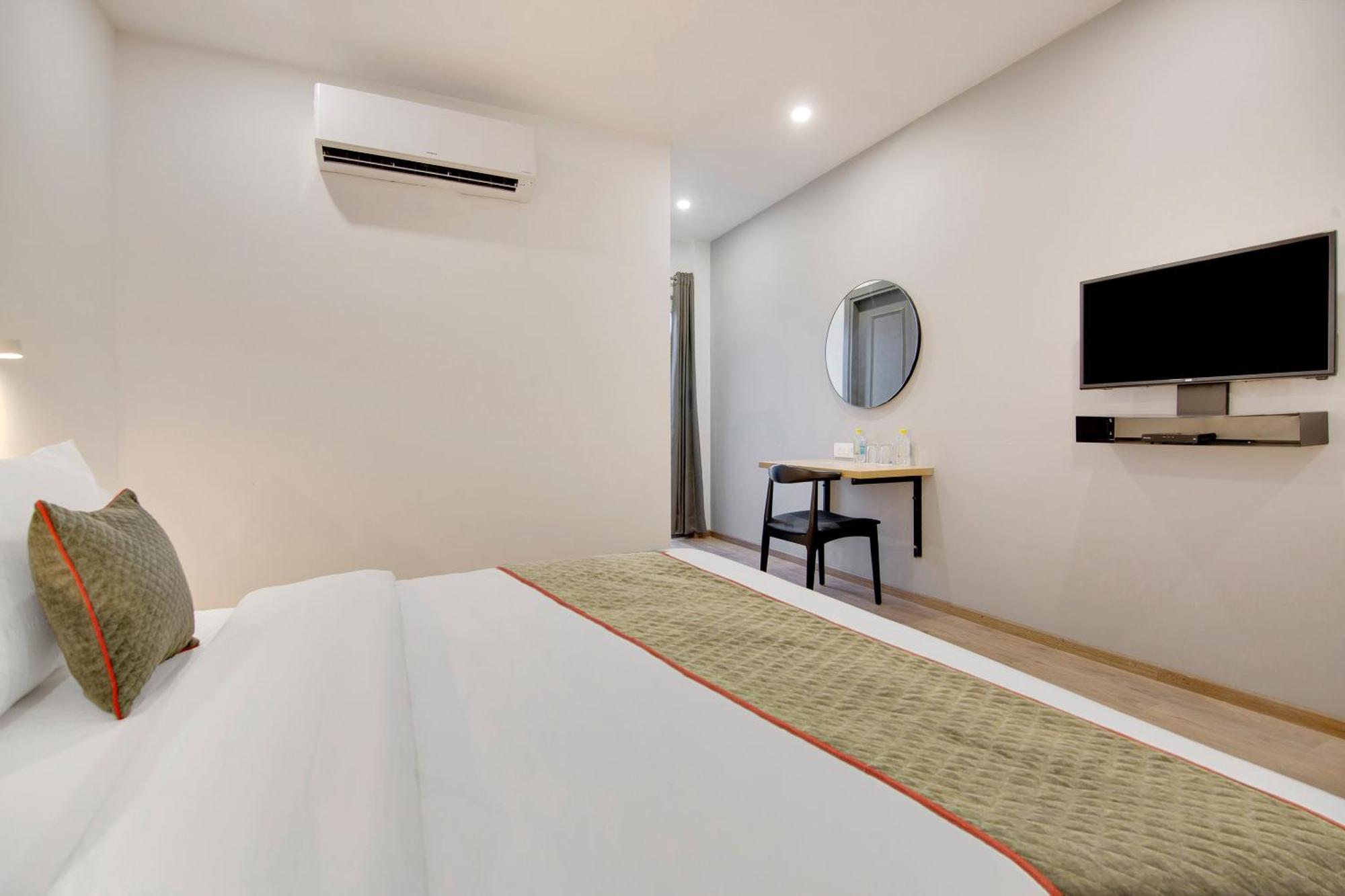 Townhouse Sector 49 Near Logix City Centre Noida Ngoại thất bức ảnh