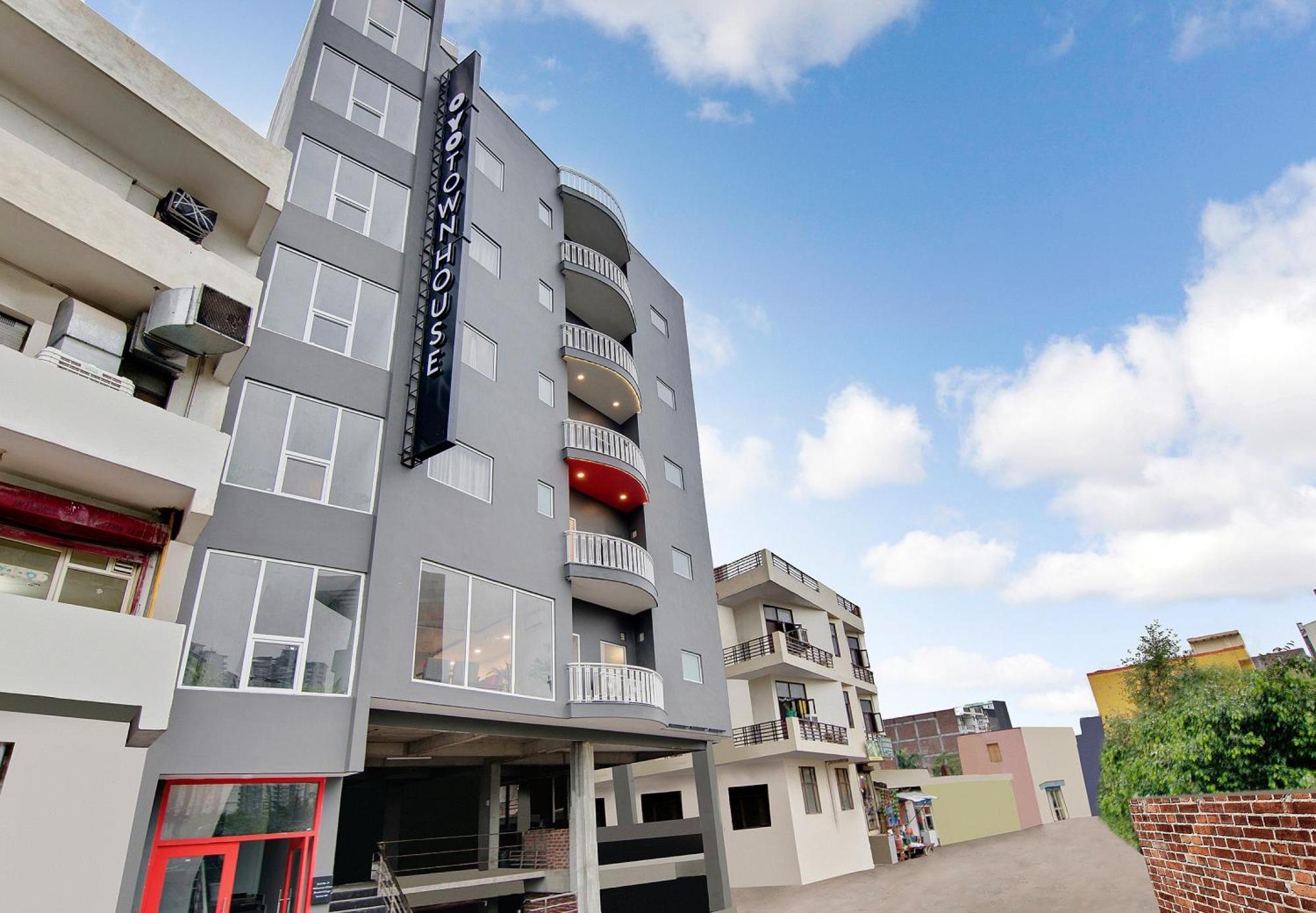 Townhouse Sector 49 Near Logix City Centre Noida Ngoại thất bức ảnh