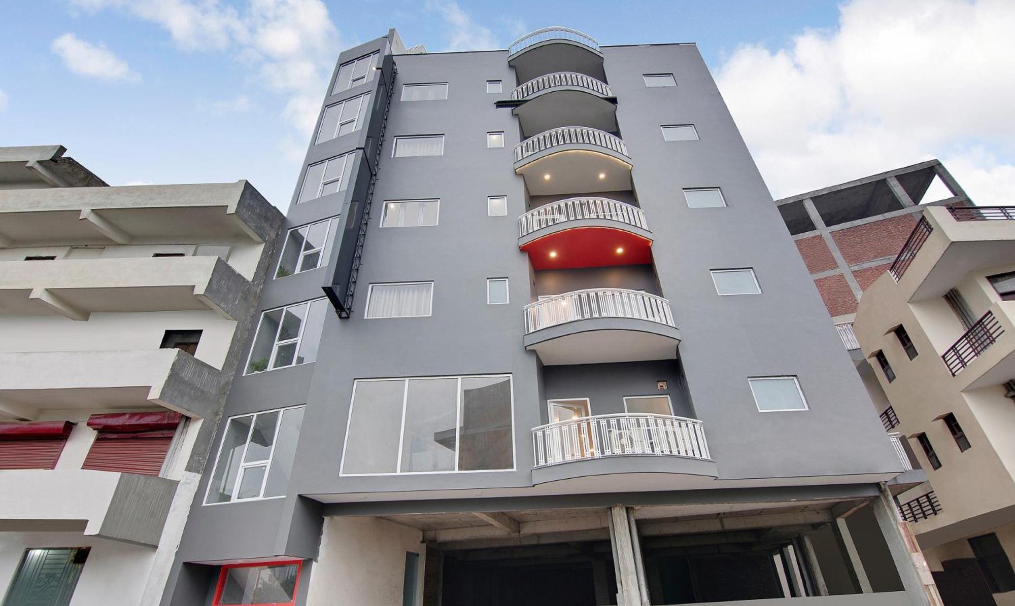 Townhouse Sector 49 Near Logix City Centre Noida Ngoại thất bức ảnh