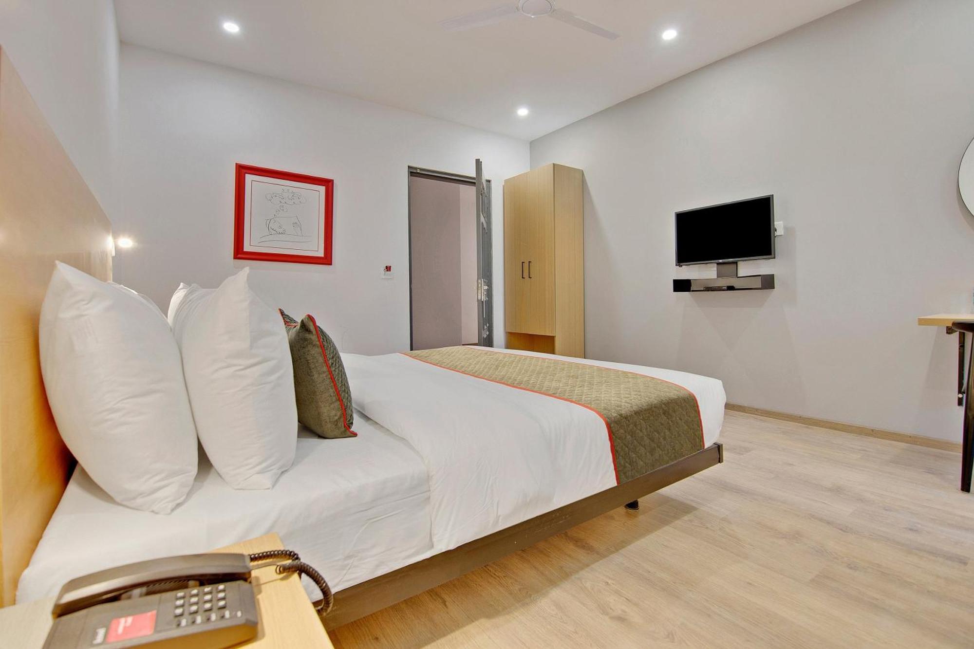 Townhouse Sector 49 Near Logix City Centre Noida Ngoại thất bức ảnh