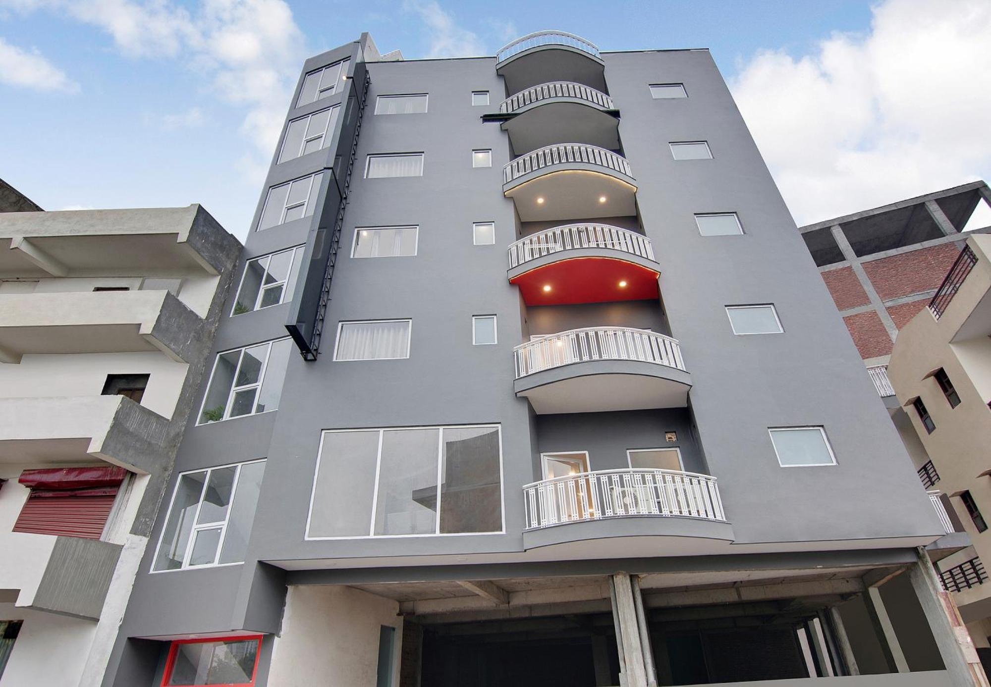 Townhouse Sector 49 Near Logix City Centre Noida Ngoại thất bức ảnh