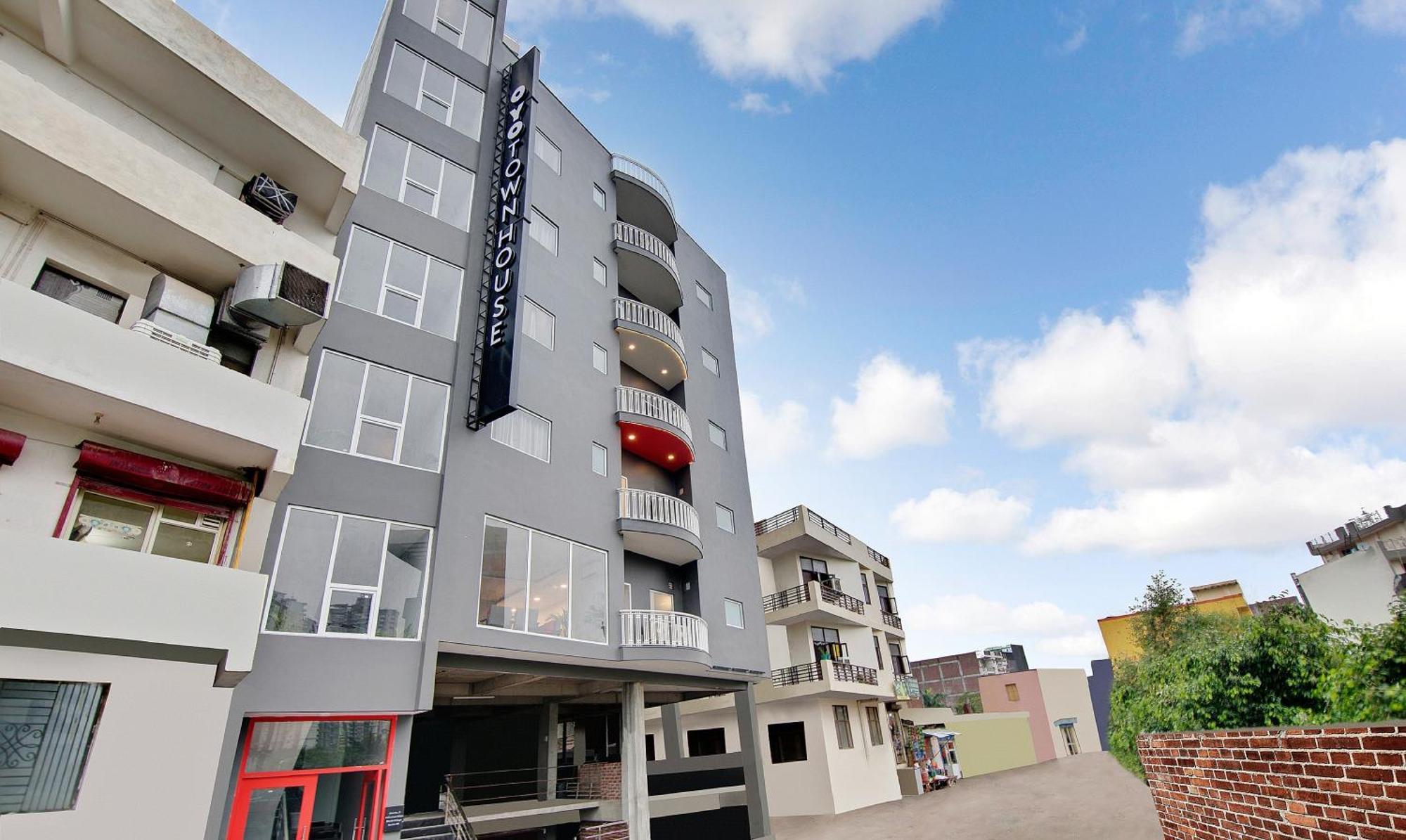 Townhouse Sector 49 Near Logix City Centre Noida Ngoại thất bức ảnh