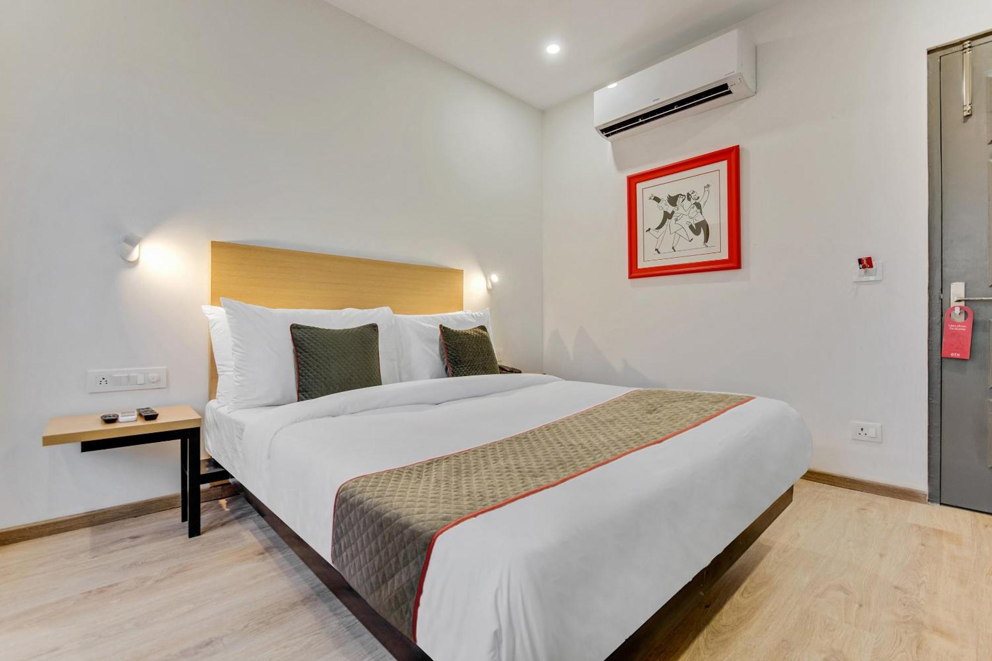 Townhouse Sector 49 Near Logix City Centre Noida Ngoại thất bức ảnh